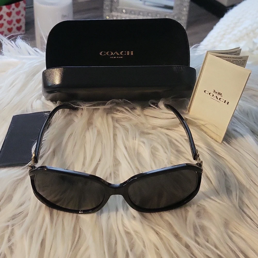 🌸🌸NEW COACH🌸🌸 Authentic Coach Black Integration Flower Sunglasses! - Picture 7 of 10